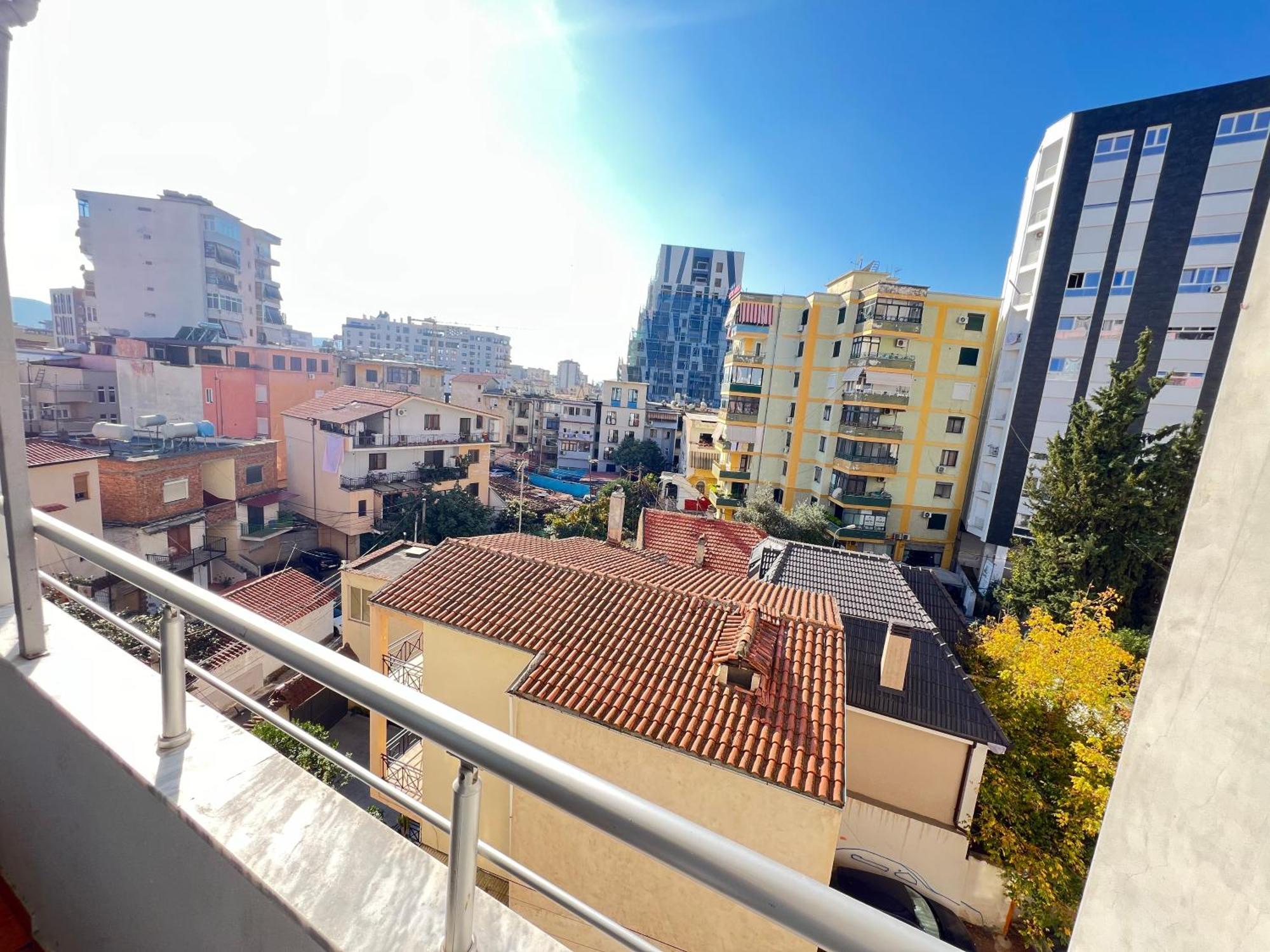 Sunlit House City Center Тирана Екстер'єр фото